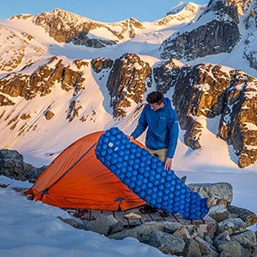 ECOTEK Isolierte Hybern8 4 Jahreszeiten Ultraleicht aufblasbare Schlafunterlage für Wandern Rucksackreisen und Camping geformtes FlexCell Design – perfekt für Schlafsäcke und Hängematten